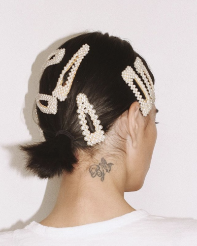 The Comeback of the 90s Hair Clip - The Modern East